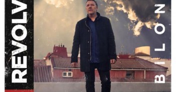 Revólver actúa y firma su último disco ‘Babilonia’ en Fnac Málaga